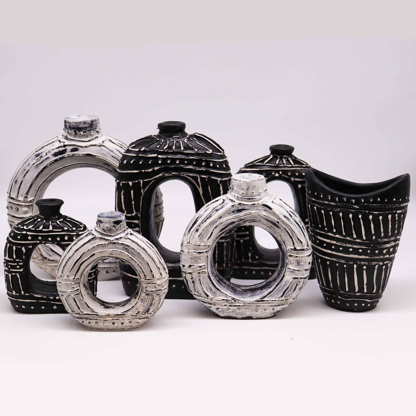 Round Donut Shaped Vase Cream 18 cm bcv-8