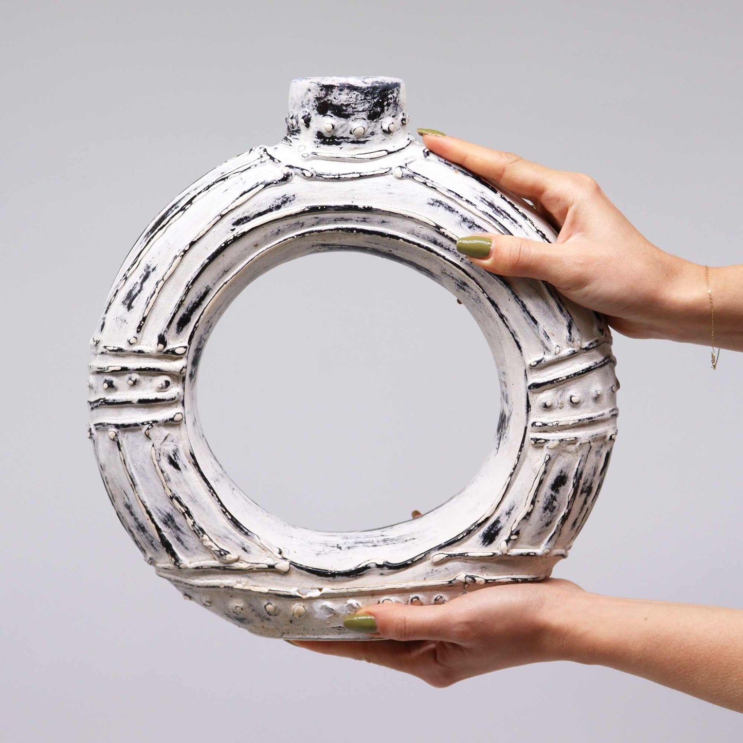 Round Donut Shaped Vase bcv-10